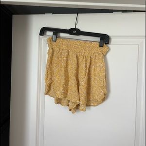 hollister yellow floral shorts